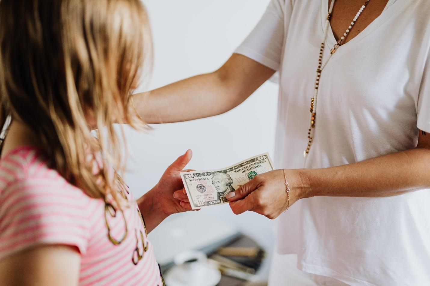 Pocket Money and Allowances: Teaching Kids About Budgeting and Saving